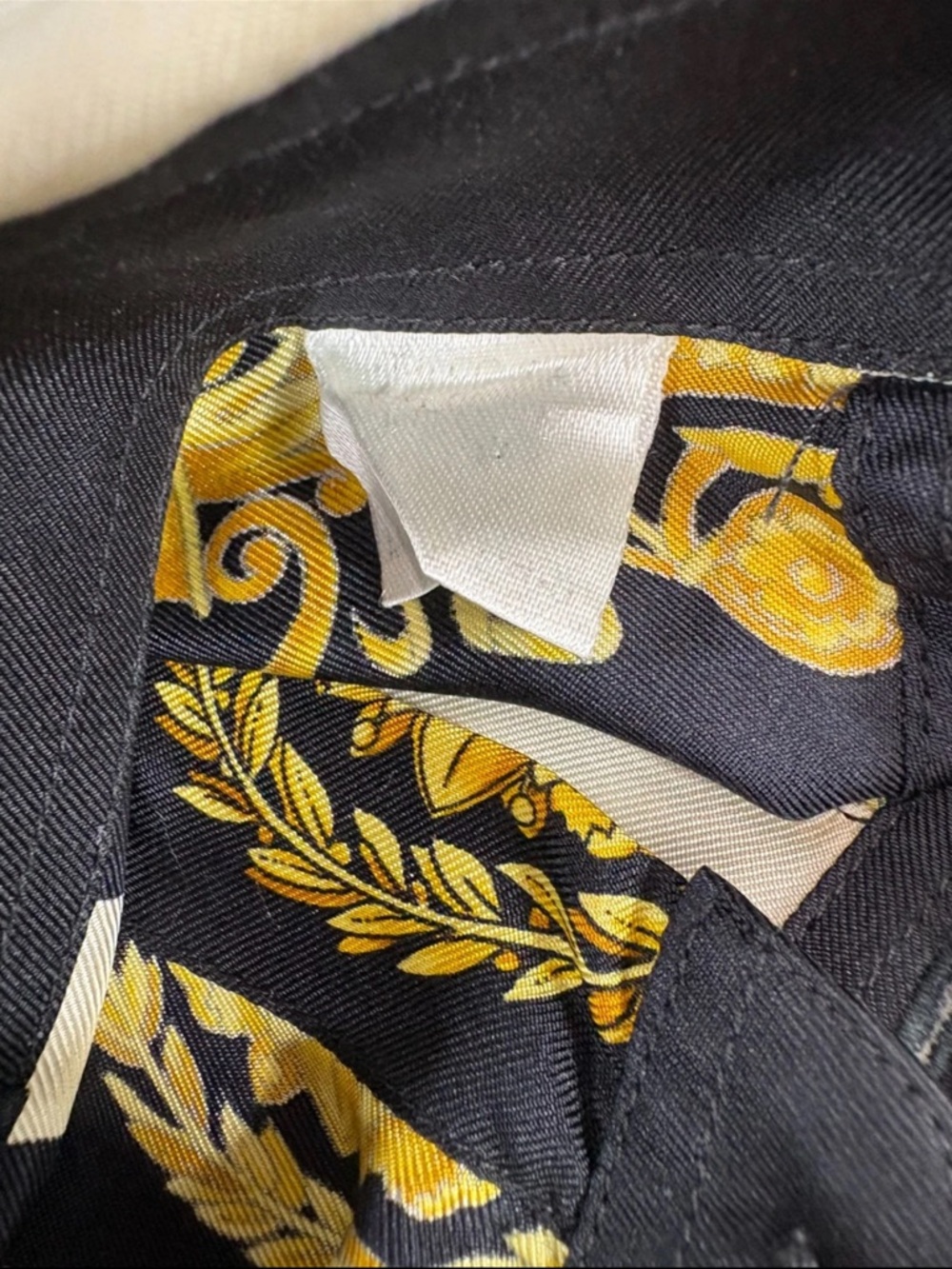 Very Rare Gianni Versace Silk Baroque Jewels button up shirt Vintage - Picture 15 of 16